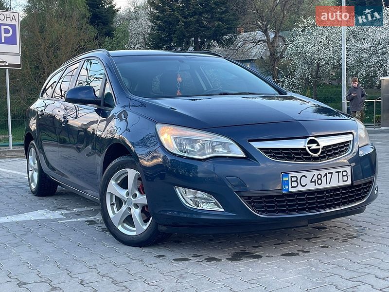 Универсал Opel Astra 2012 в Турке