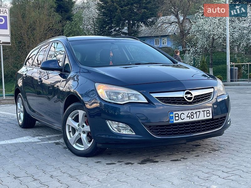 Универсал Opel Astra 2012 в Турке