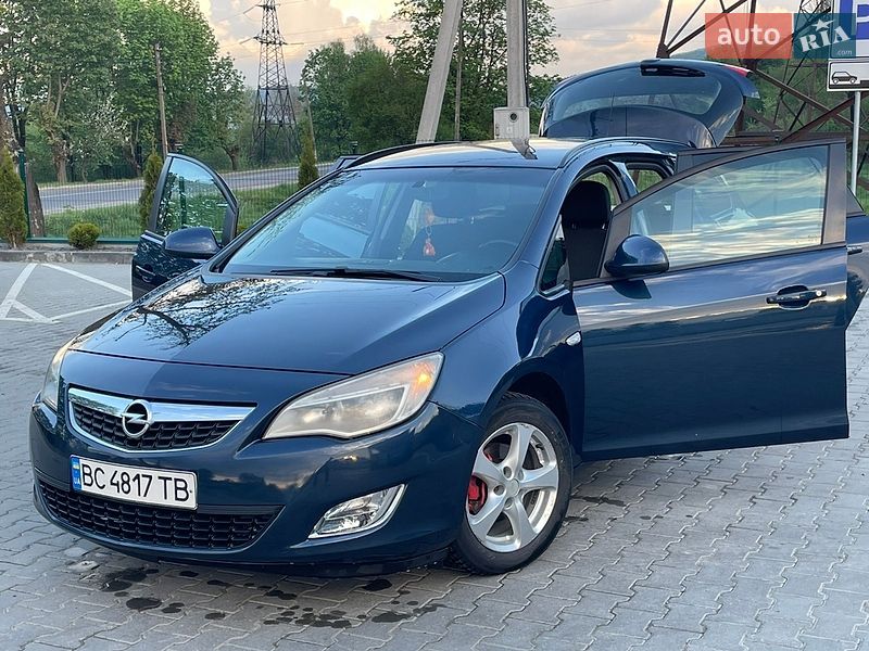 Универсал Opel Astra 2012 в Турке