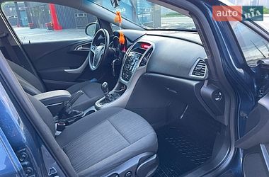 Универсал Opel Astra 2012 в Турке