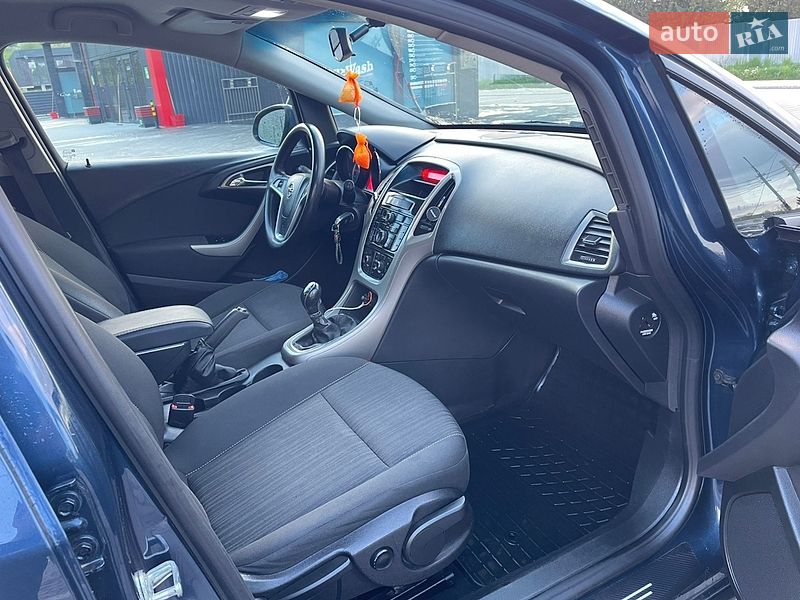 Универсал Opel Astra 2012 в Турке