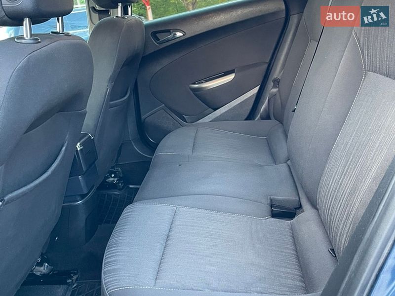 Универсал Opel Astra 2012 в Турке