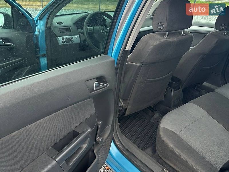 Универсал Opel Astra 2005 в Ровно