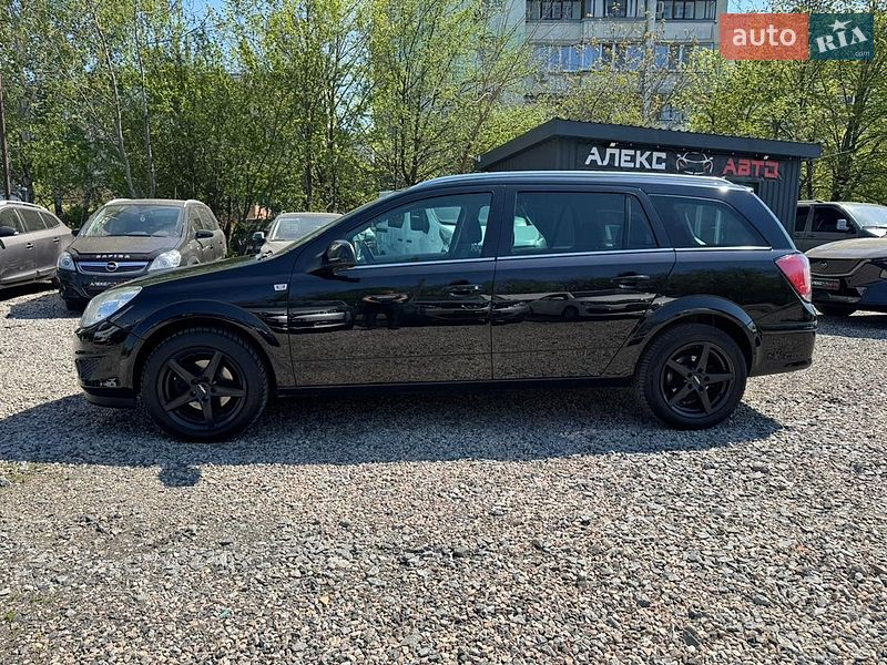 Универсал Opel Astra 2010 в Полтаве