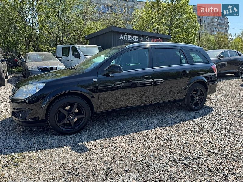 Универсал Opel Astra 2010 в Полтаве