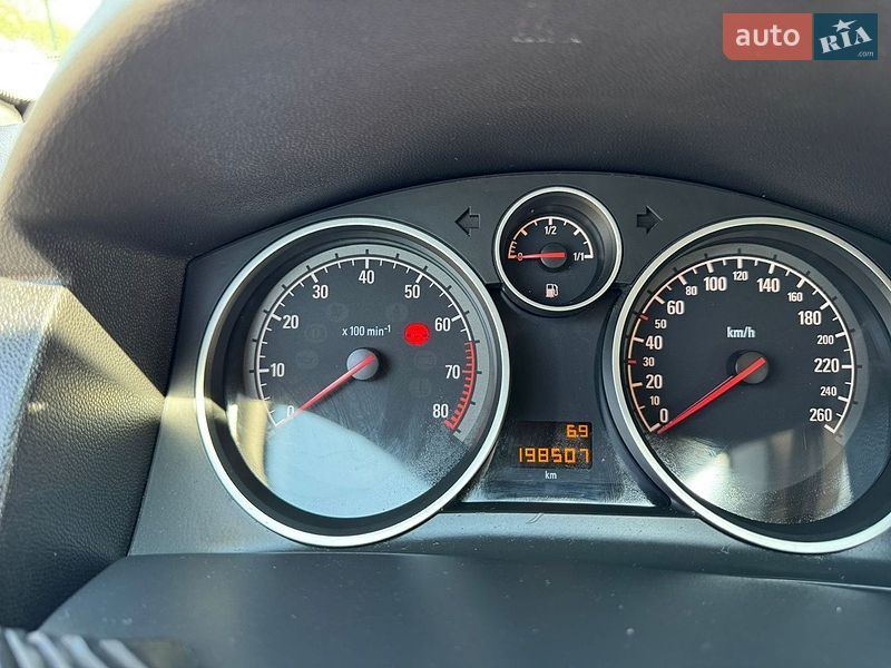 Универсал Opel Astra 2010 в Полтаве