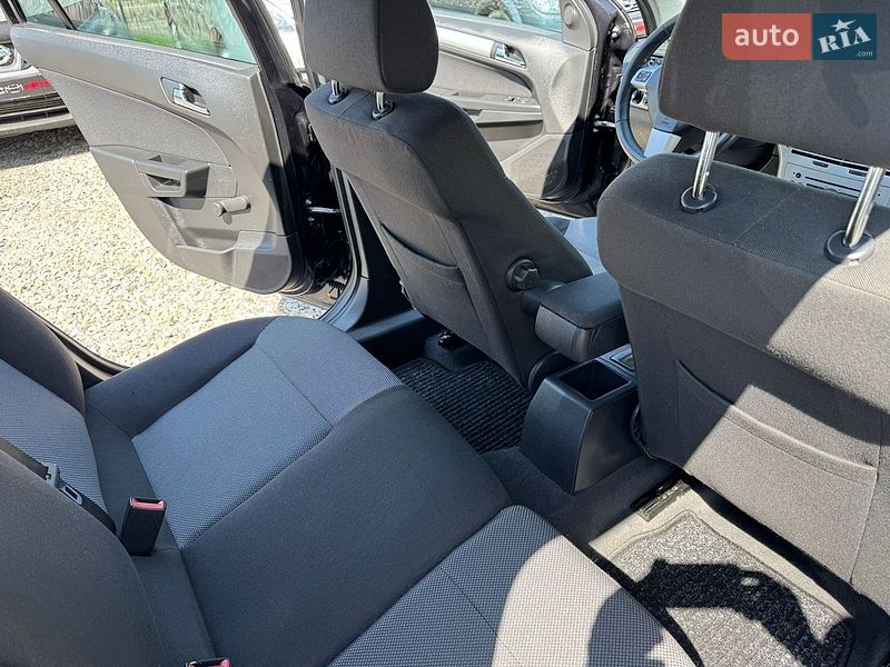 Универсал Opel Astra 2010 в Полтаве