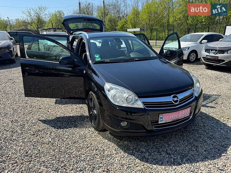 Универсал Opel Astra 2010 в Полтаве