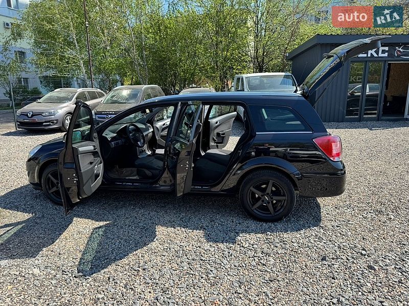 Универсал Opel Astra 2010 в Полтаве
