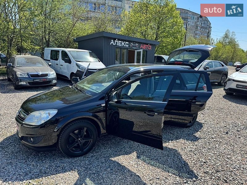 Универсал Opel Astra 2010 в Полтаве