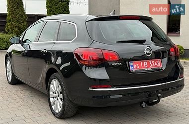 Универсал Opel Astra 2014 в Стрые