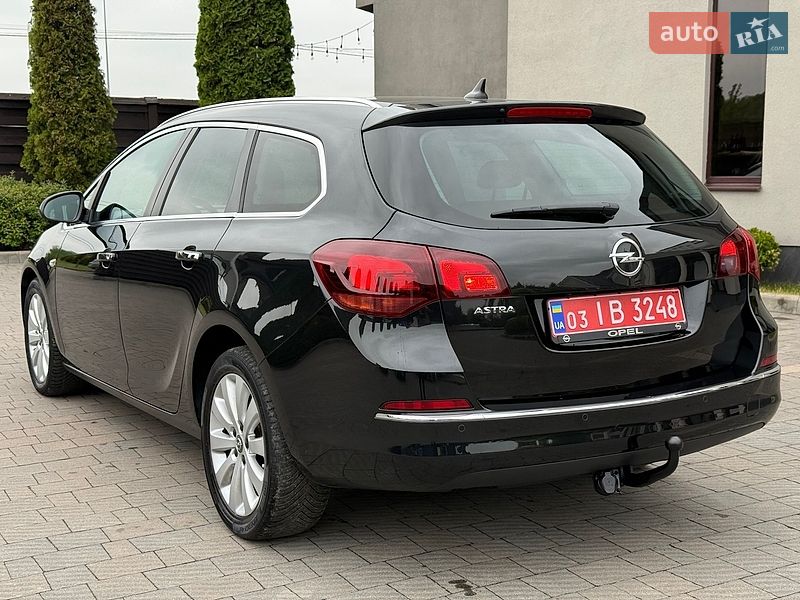 Универсал Opel Astra 2014 в Стрые