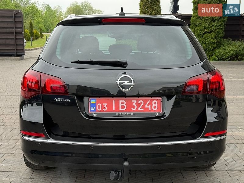 Универсал Opel Astra 2014 в Стрые