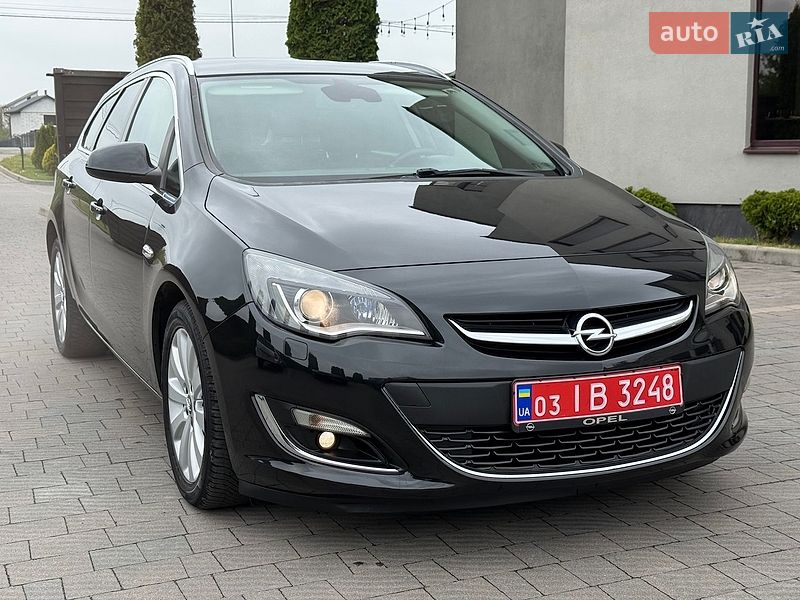 Универсал Opel Astra 2014 в Стрые