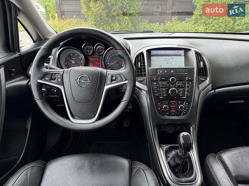 Универсал Opel Astra 2014 в Стрые