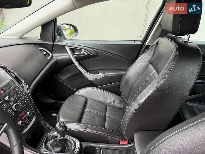 Универсал Opel Astra 2014 в Стрые