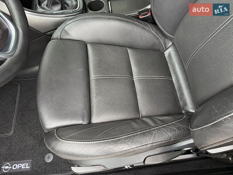 Универсал Opel Astra 2014 в Стрые