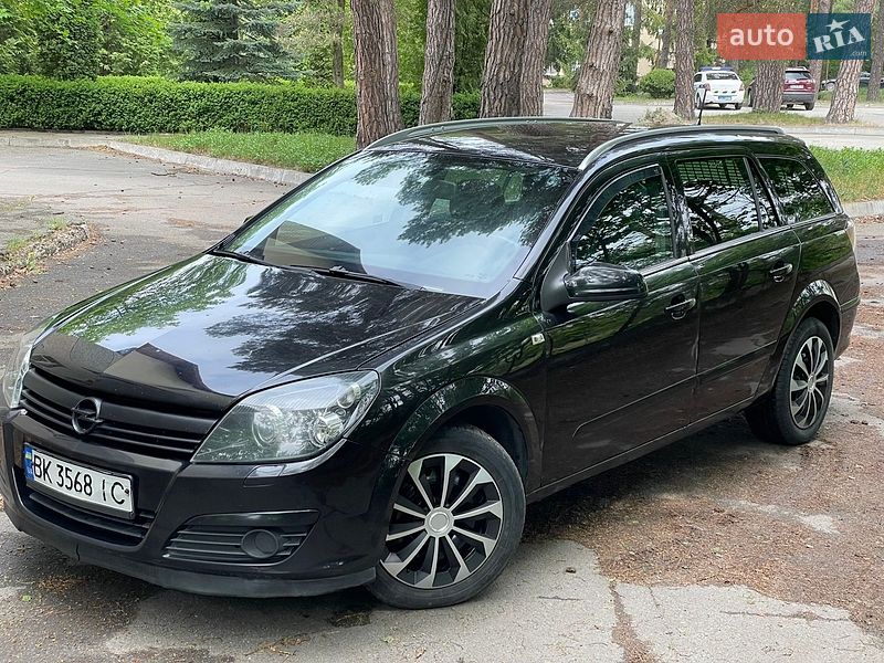 Универсал Opel Astra 2004 в Остроге