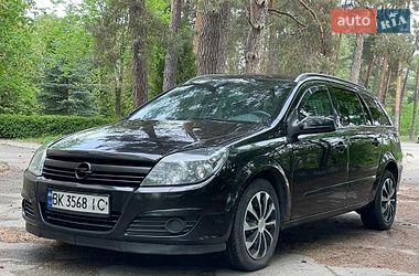 Универсал Opel Astra 2004 в Остроге