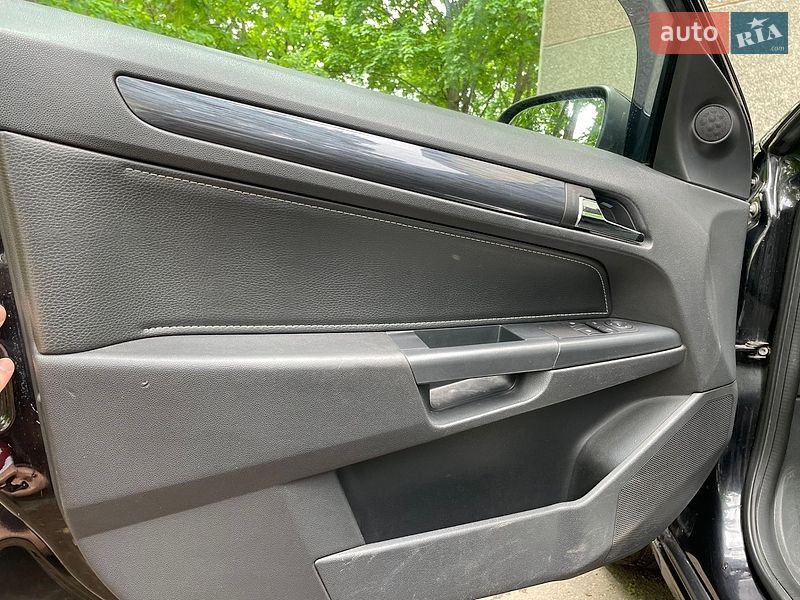 Универсал Opel Astra 2004 в Остроге