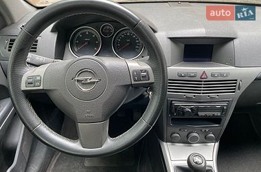 Универсал Opel Astra 2004 в Остроге