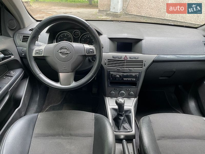Универсал Opel Astra 2004 в Остроге