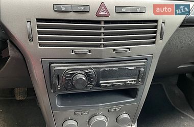 Универсал Opel Astra 2004 в Остроге