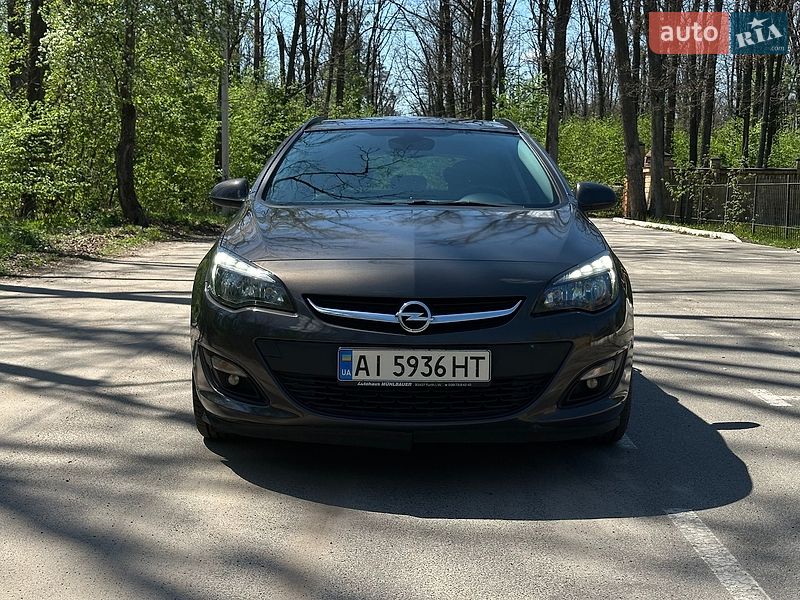 Универсал Opel Astra 2014 в Киеве