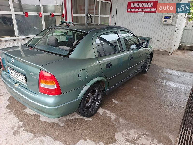 Седан Opel Astra 2000 в Черноморске
