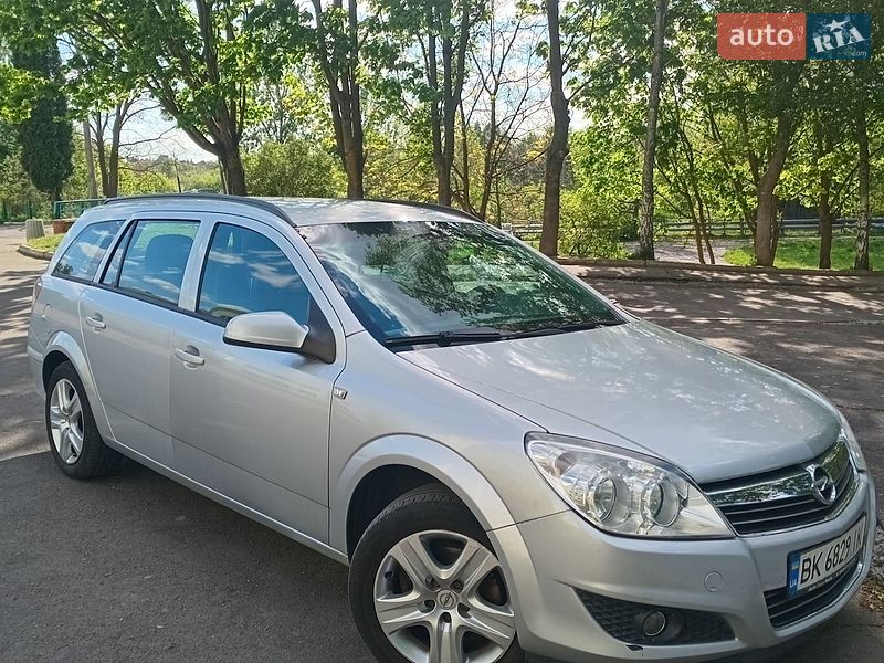 Универсал Opel Astra 2009 в Ровно