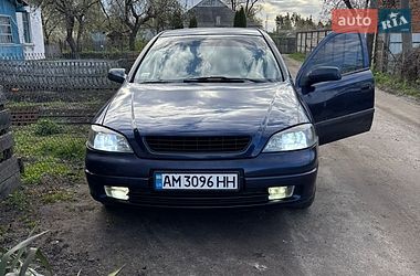 Седан Opel Astra 2000 в Малині