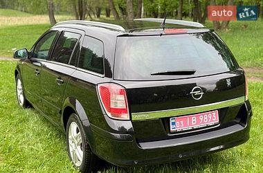 Універсал Opel Astra 2010 в Сумах