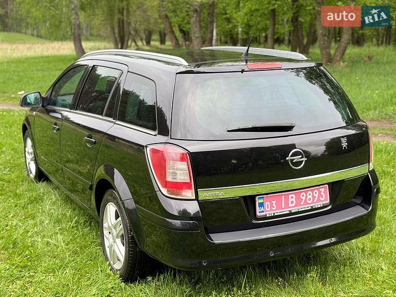Універсал Opel Astra 2010 в Сумах