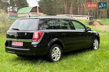 Універсал Opel Astra 2010 в Сумах