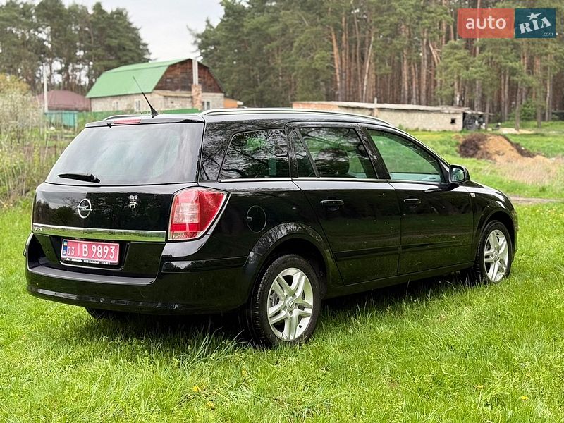 Універсал Opel Astra 2010 в Сумах