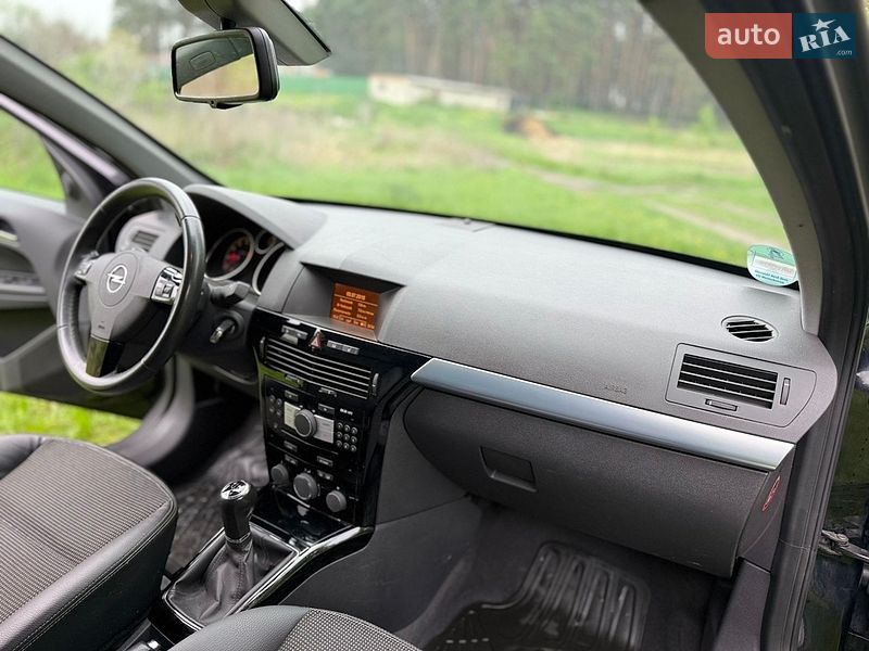 Універсал Opel Astra 2010 в Сумах