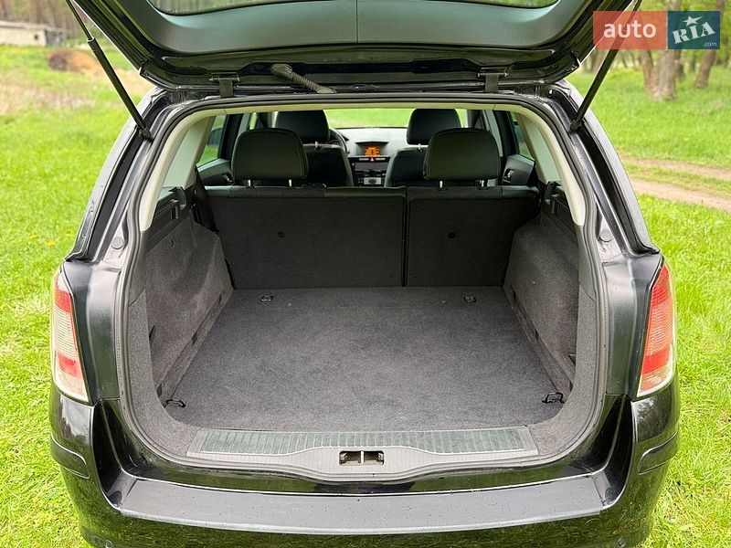 Універсал Opel Astra 2010 в Сумах