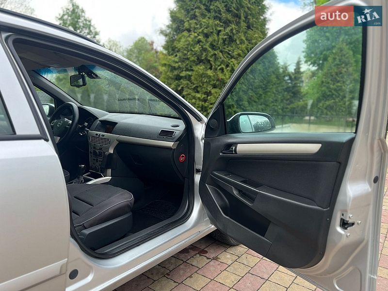 Универсал Opel Astra 2008 в Жовкве