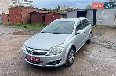 Універсал Opel Astra 2009 в Рівному
