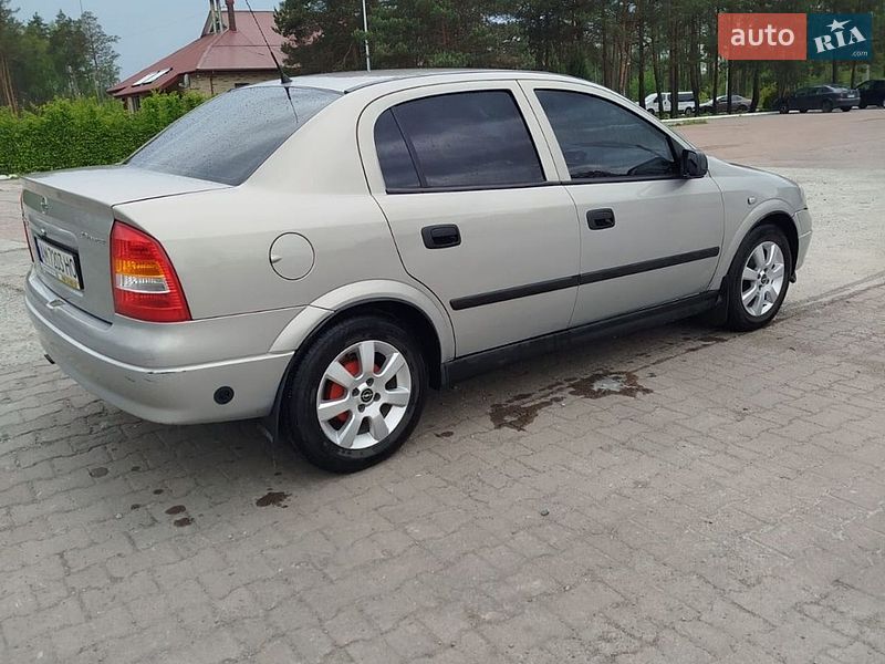 Седан Opel Astra 2007 в Звягелі