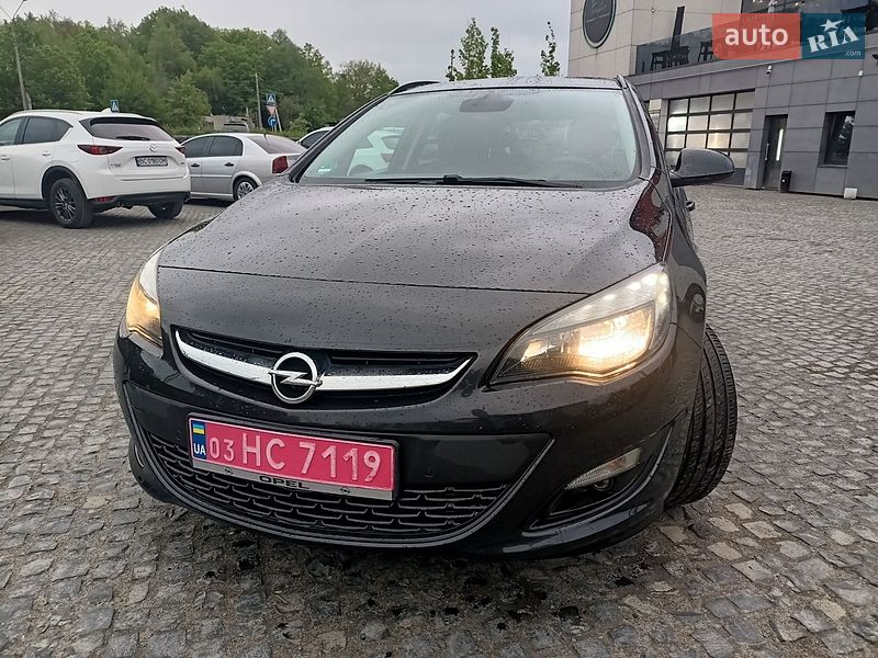 Универсал Opel Astra 2015 в Львове