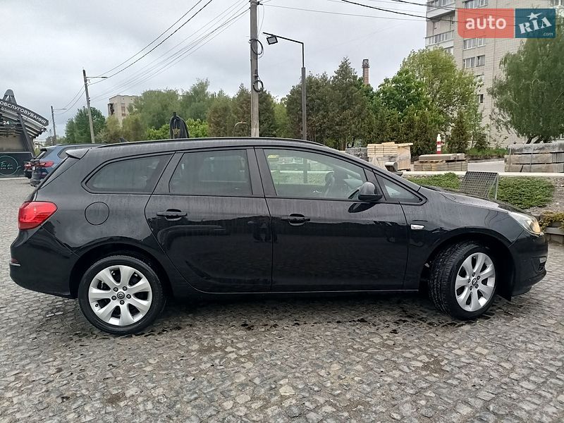 Универсал Opel Astra 2015 в Львове
