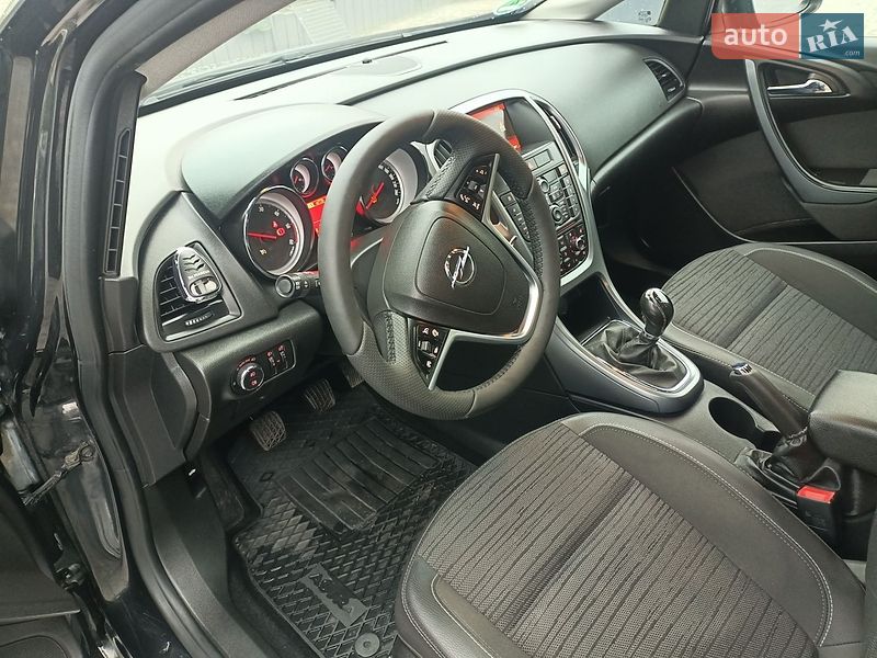Универсал Opel Astra 2015 в Львове