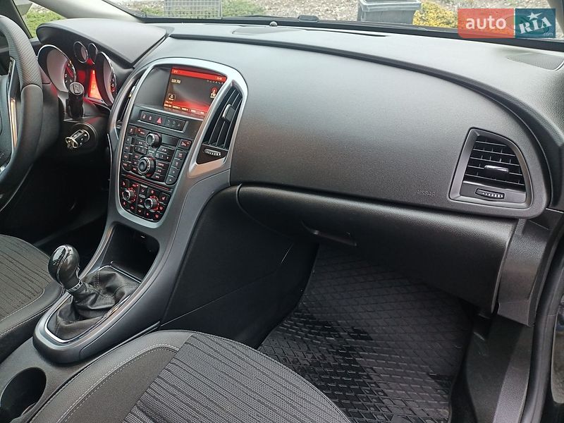 Универсал Opel Astra 2015 в Львове