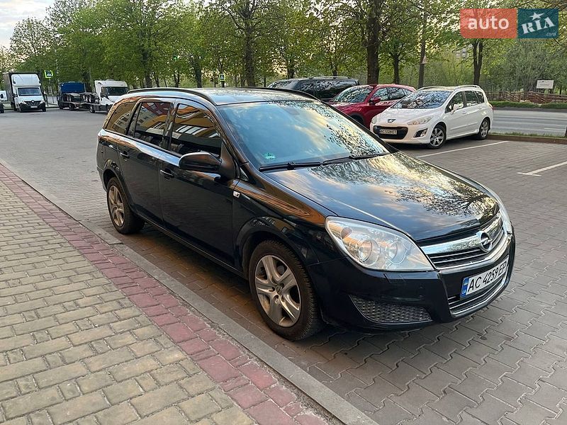 Універсал Opel Astra 2009 в Луцьку