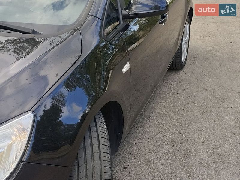 Универсал Opel Astra 2011 в Калуше