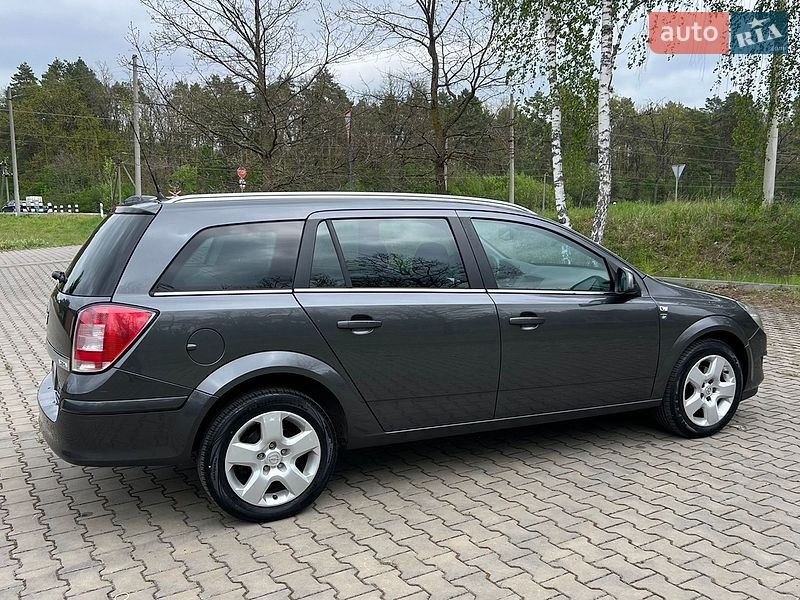 Универсал Opel Astra 2010 в Луцке
