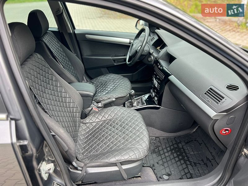 Универсал Opel Astra 2010 в Луцке