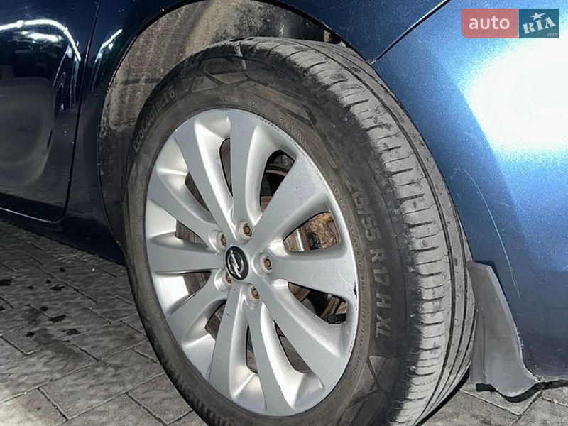 Универсал Opel Astra 2012 в Сиховом