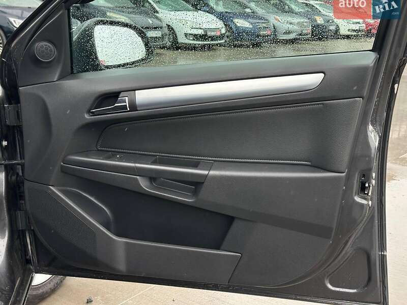 Универсал Opel Astra 2010 в Львове